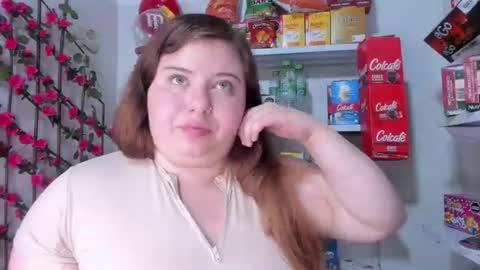 Snapshot of kitty__pinnk chatting on 06/16/26, 07:27 KAROL online show from 06/16/26, 07:27