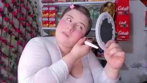 Snapshot of kitty__pinnk chatting on 06/19/26, 07:28 KAROL online show from 06/19/26, 07:28
