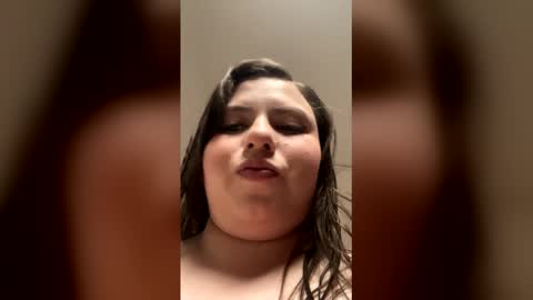 Snapshot of kitty_bms chatting on 12/21/25, 08:16 Kitty online show from 12/21/25, 08:16