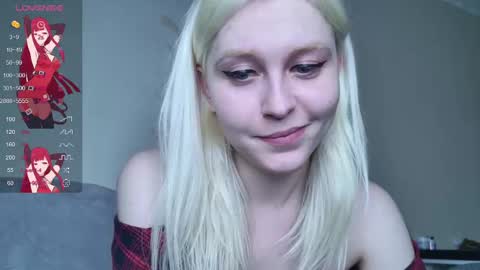 Snapshot of kitty_dora chatting on 03/08/25, 02:19 Evelyn online show from 03/08/25, 02:19