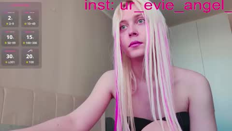 Evelyn online show from 03/25/26, 10:54