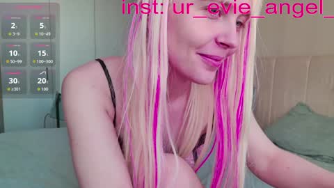 Evelyn online show from 03/30/26, 09:21