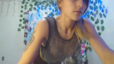 Daniela Ferreira online show from 12/23/24, 04:01