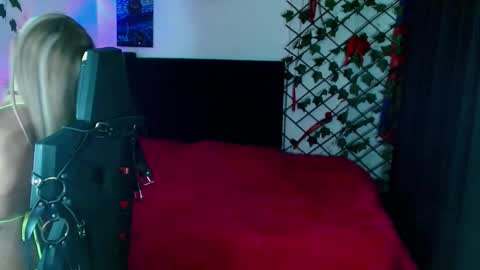 kitty_vaal online show from 10/31/25, 02:45