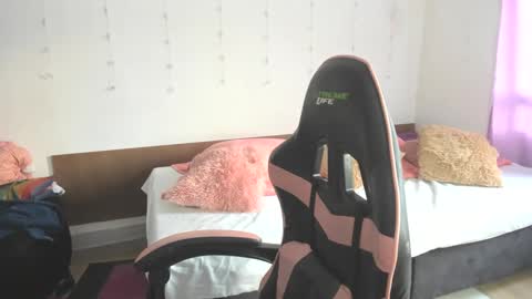 violet online show from 02/04/25, 10:45