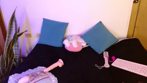 LAURA  help me reach 100likes online show from 10/30/25, 07:14