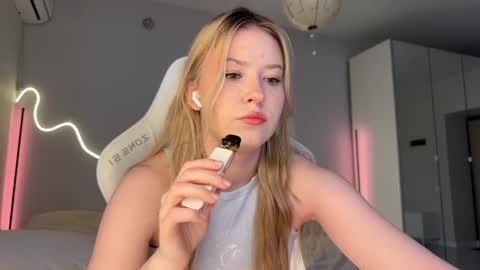 Monika online show from 04/12/26, 03:00