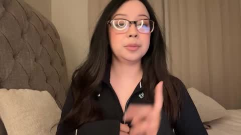 Snapshot of kittymia8 chatting on 01/08/25, 11:10 mia online show from 01/08/25, 11:10