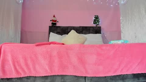 kitty  online show from 12/25/24, 04:22