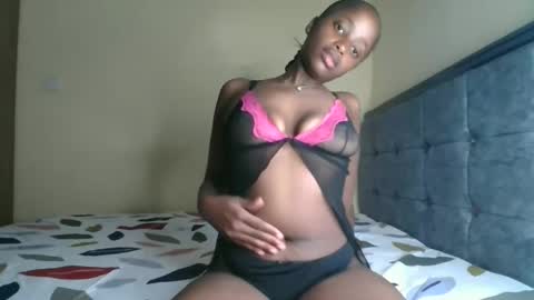 Kittypettite online show from 11/18/25, 03:05