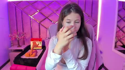 Sarah online show from 06/25/26, 03:16