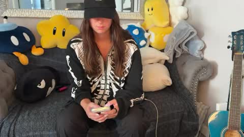 Snapshot of kittypurr79 chatting on 05/19/26, 12:27 kittypurr79 online show from 05/19/26, 12:27
