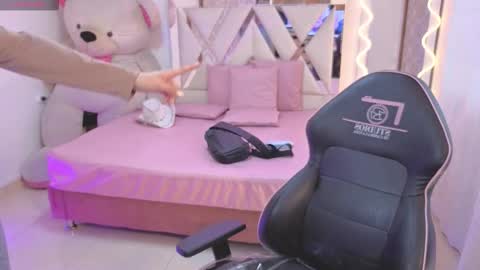 Kitty  online show from 11/29/25, 07:28