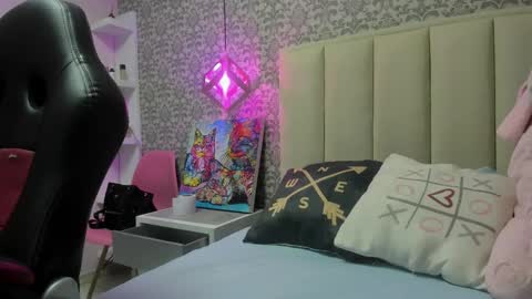  K I T T  Y  online show from 02/13/25, 11:17