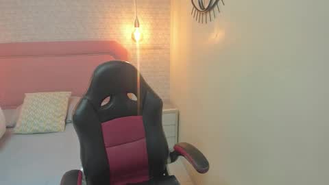  K I T T  Y  online show from 03/19/26, 12:31