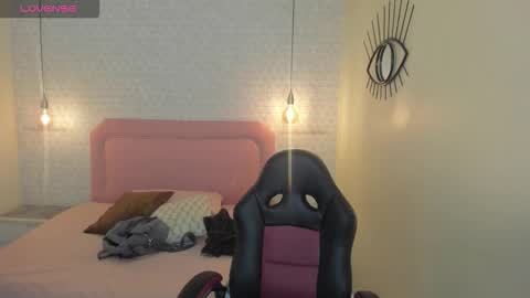  K I T T  Y  online show from 03/24/26, 12:43