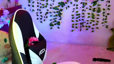 Kittyuwu  online show from 10/02/25, 06:15