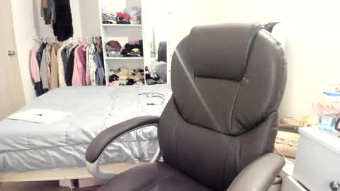 Snapshot of kittywantslove23 chatting on 10/04/25, 11:36 kittywantslove23 online show from 10/04/25, 11:36