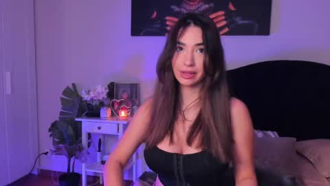 Snapshot of kity_sweet chatting on 02/10/25, 04:58 Erika online show from 02/10/25, 04:58