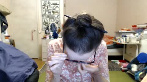 Snapshot of kiuminberry chatting on 12/24/24, 06:28 KiuminBerry online show from 12/24/24, 06:28