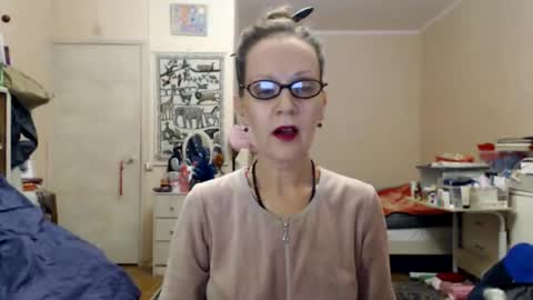 Snapshot of kiuminberry chatting on 12/25/24, 05:47 KiuminBerry online show from 12/25/24, 05:47