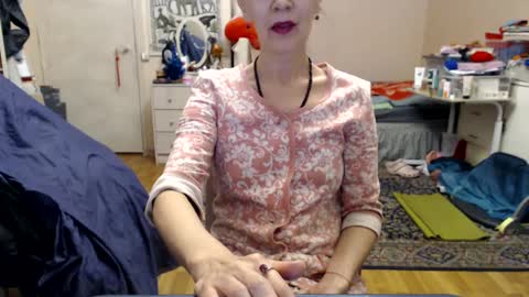 Snapshot of kiuminberry chatting on 02/16/25, 01:05 KiuminBerry online show from 02/16/25, 01:05