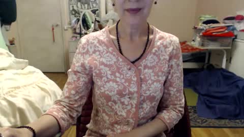 Snapshot of kiuminberry chatting on 10/05/25, 05:55 KiuminBerry online show from 10/05/25, 05:55