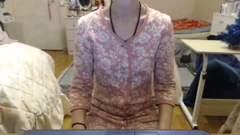 Snapshot of kiuminberry chatting on 12/14/25, 05:18 KiuminBerry online show from 12/14/25, 05:18