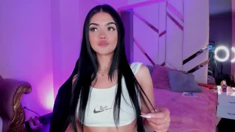 Snapshot of kiwi_lov23 chatting on 10/28/25, 12:09 Kiwi online show from 10/28/25, 12:09