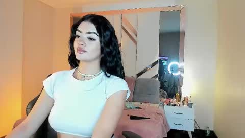 Snapshot of kiwi_lov23 chatting on 12/17/25, 11:27 Kiwi online show from 12/17/25, 11:27