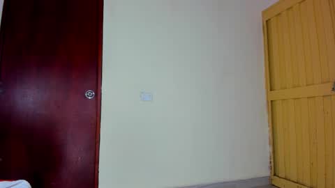 Snapshot of kiwi_mmm chatting on 09/23/25, 10:35 kiwi_mmm online show from 09/23/25, 10:35