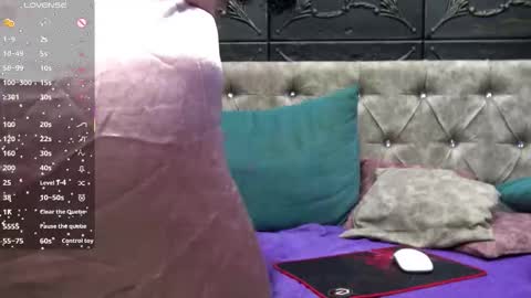 Snapshot of klaramuse chatting on 02/12/26, 04:02 Klara online show from 02/12/26, 04:02