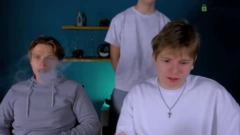 Snapshot of klaus_rice chatting on 12/16/25, 12:21 klaus_rice online show from 12/16/25, 12:21