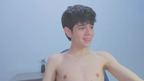 Snapshot of klaus_sunrise chatting on 03/19/26, 04:38 klaus online show from 03/19/26, 04:38