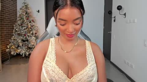 Snapshot of kleogold_1 chatting on 12/12/24, 10:52 Christina online show from 12/12/24, 10:52