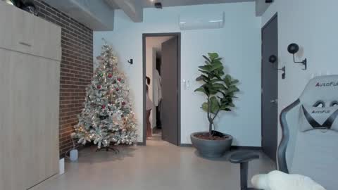 Snapshot of kleogold_1 chatting on 12/22/24, 03:33 Christina online show from 12/22/24, 03:33