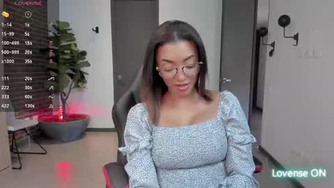 Snapshot of kleogold_1 chatting on 01/30/25, 09:25 Christina online show from 01/30/25, 09:25