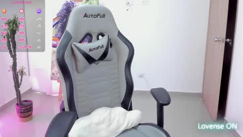 Snapshot of kleogold_1 chatting on 03/08/25, 08:35 Christina online show from 03/08/25, 08:35