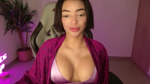 Snapshot of kleogold_1 chatting on 11/09/25, 02:37 Christina online show from 11/09/25, 02:37