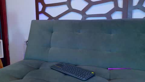 kloe_bella online show from 12/04/25, 02:04