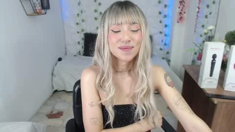 Snapshot of kloeking_ chatting on 02/01/25, 02:26 kloe online show from 02/01/25, 02:26