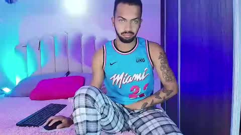 kmichelle1 online show from 11/16/25, 03:45