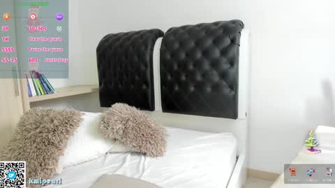 Snapshot of kmipearl chatting on 12/19/24, 09:17 Camila Reyes online show from 12/19/24, 09:17