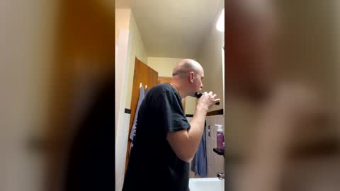 Snapshot of knotdaddy1983 chatting on 04/05/26, 04:20 knotdaddy1983 online show from 04/05/26, 04:20