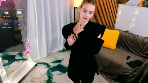 Snapshot of koineko chatting on 04/04/26, 11:13 Lilu online show from 04/04/26, 11:13