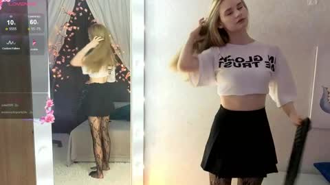 Snapshot of koineko chatting on 04/12/26, 08:36 Lilu online show from 04/12/26, 08:36