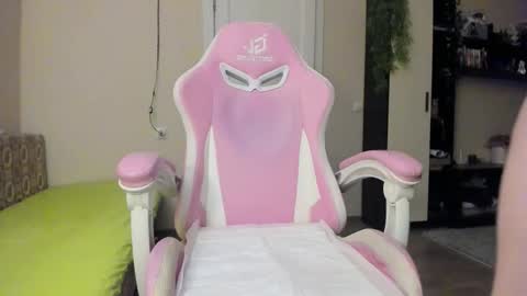 Laura online show from 03/27/26, 04:51