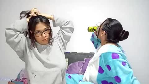 Konny and Laila online show from 06/11/26, 03:59