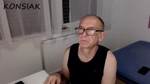 Komsiak online show from 09/19/25, 08:09