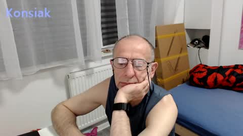Komsiak online show from 05/18/26, 06:47